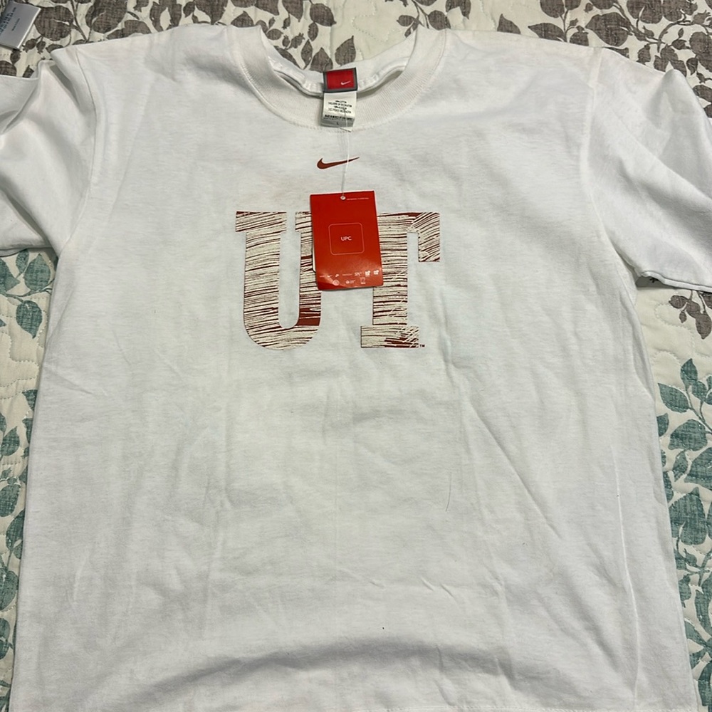 Cute girls Nike UT t-shirt!